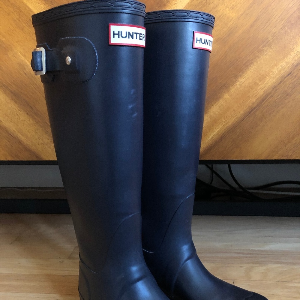 Hunter Women's Original Tall Rain Boot (5M/6F)